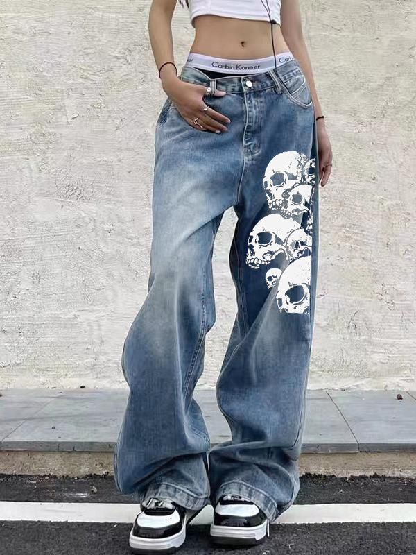 Boyfriendjeans mit weitem Bein und Totenkopf-Print im Vintage-Stil in Blau