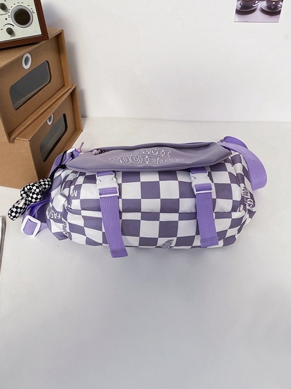 Umhängetasche aus kariertem Nylon mit Schnallenriemen-2